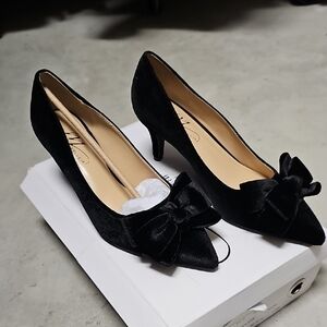New Size 8 Elegant Black Bow Heels